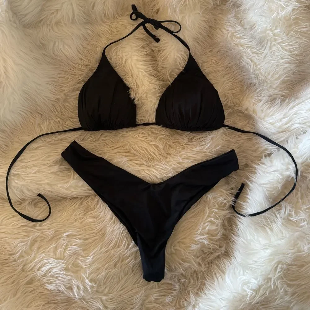 Black bikini set